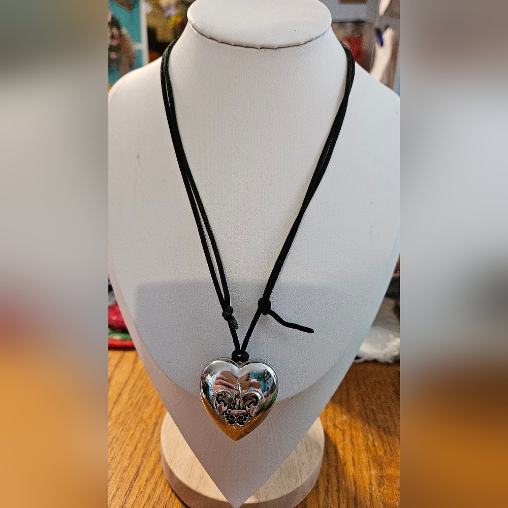 Avons Fergie Outspoken Solid Purfume  Necklace With Adjustable Cord